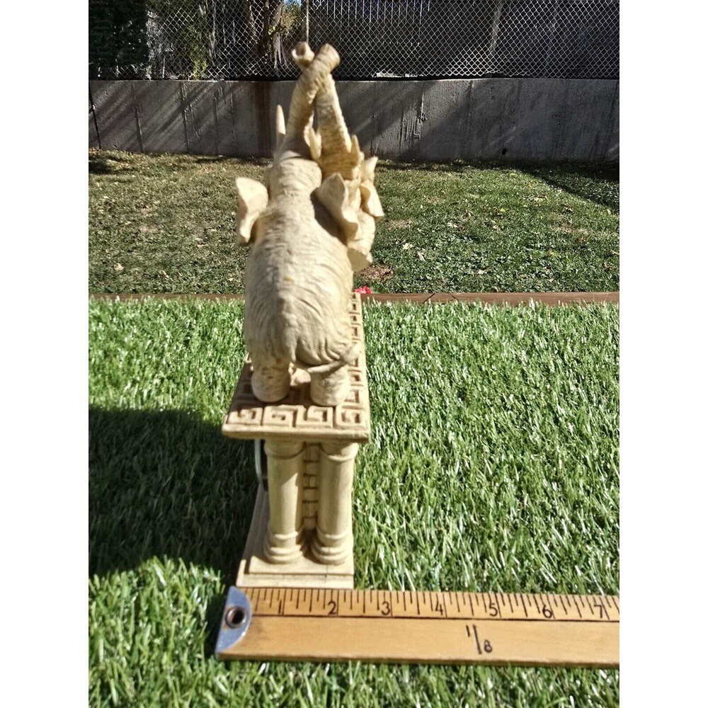 Standing Elephants Clock Mantle Free Standing Ivory Resin 10" Battery Operated - Picture 6 of 15